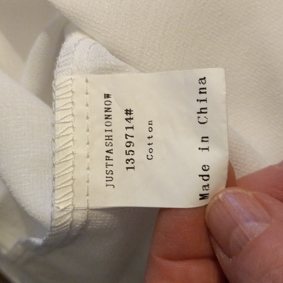 NWOT Just Fashion Now Spring Floral Top V Neck.     Size Large - Picture 8 of 9